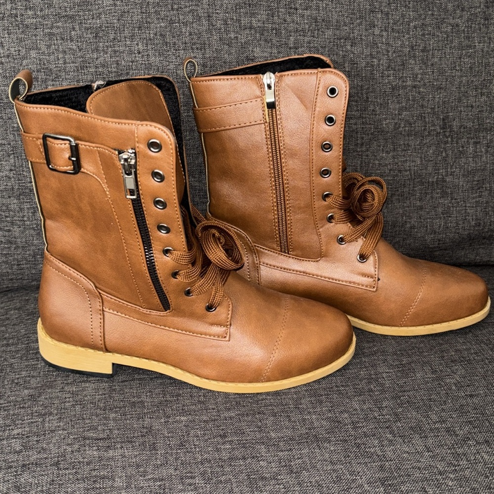 Combat boots